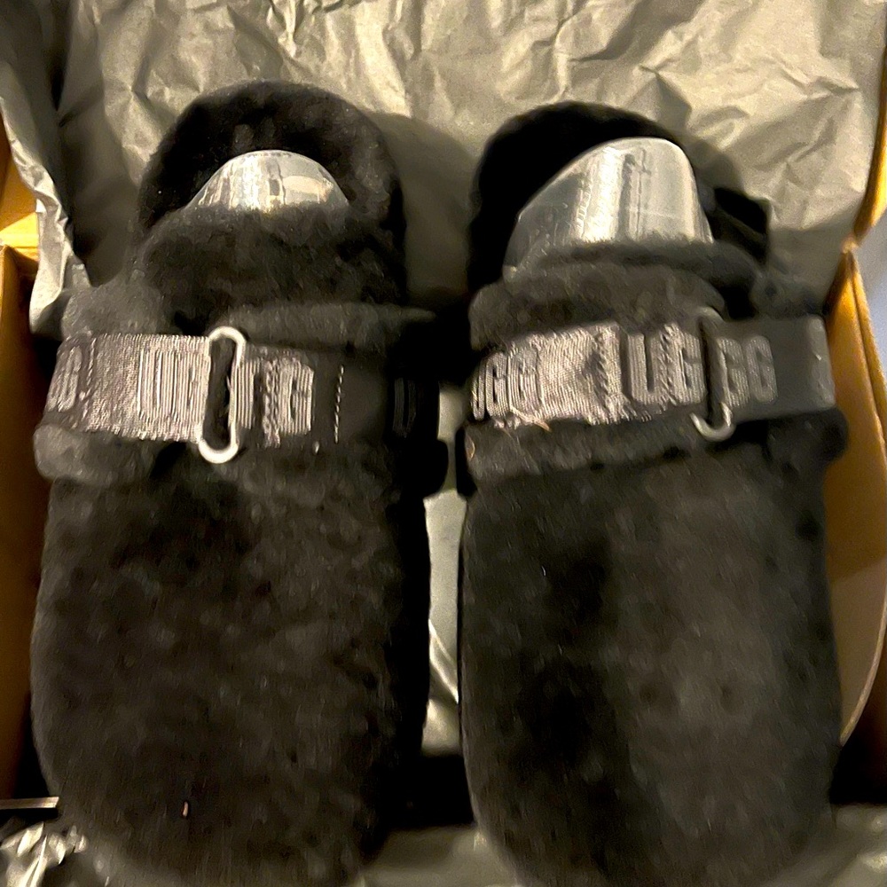 UGGS SHEEPSKIN SLIPPERS-Mens Size 9 Fluff It, Black, Brand New w/ Tags In Box.